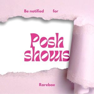 LIKE this listing to be notified for Posh Live Shows! 💖